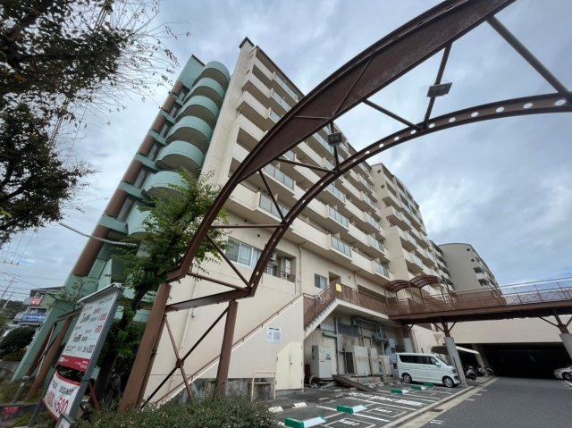 学が丘カレッジハイツの外観