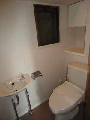 【トイレ】 | アステリオン松濤 | ★　窓付きが嬉しいトイレ　★