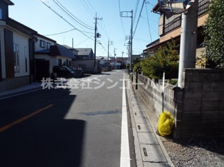 【前面道路含む現地写真】