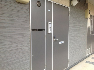 【玄関】 | レオパレスプレズィール | 明るい玄関です