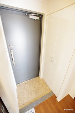 ノルデンハイム江坂2 仲介手数料無料の玄関