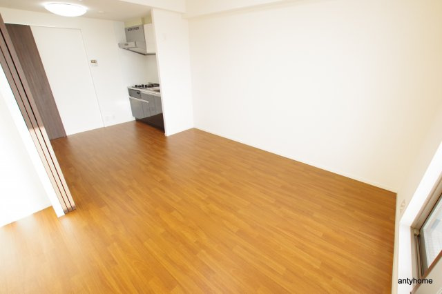 ノルデンハイム江坂2 仲介手数料無料の居間・リビング