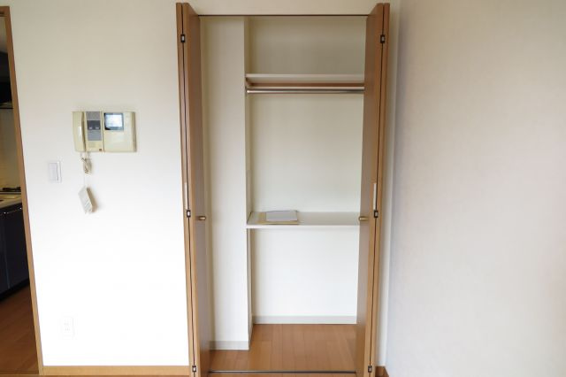 プレサンス難波OCAT前の収納