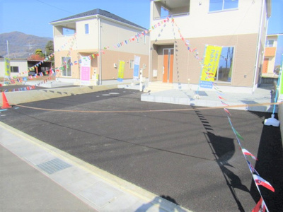 【駐車場】 | クレイドルガーデン笛吹市石和町下平井第1 | 駐車スペースもあります