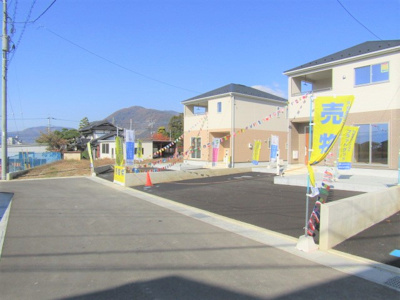 【前面道路含む現地写真】 | クレイドルガーデン笛吹市石和町下平井第1 | 前面道路含む現地写真です