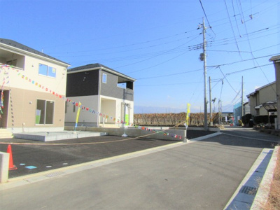 【前面道路含む現地写真】 | クレイドルガーデン笛吹市石和町下平井第1 | 前面道路含む現地写真です