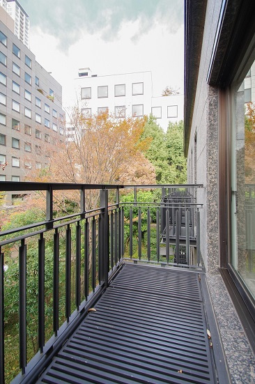 港区赤坂８丁目の賃貸マンションのバルコニー