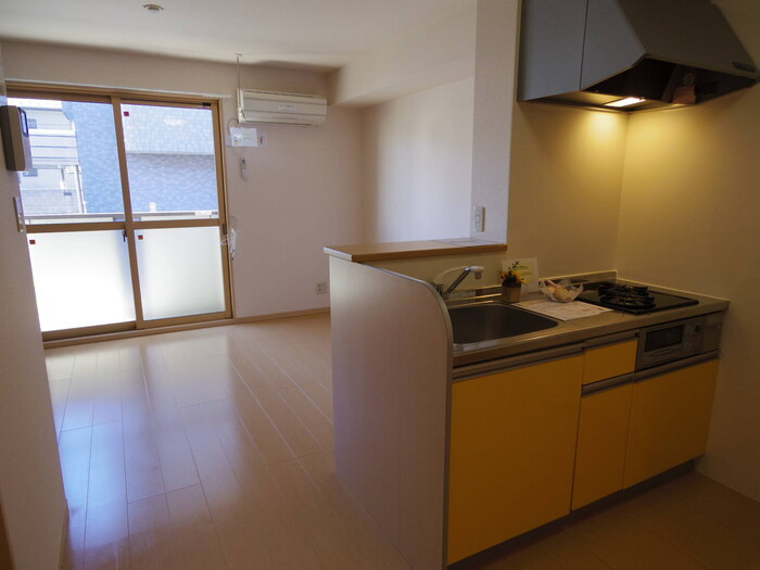 Ｎａｇｏｍｉの居間・リビング|洋室