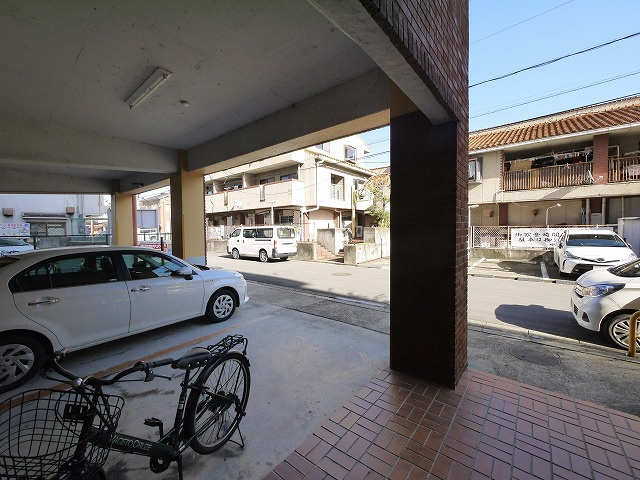 富士ハイツ筒井の駐車場