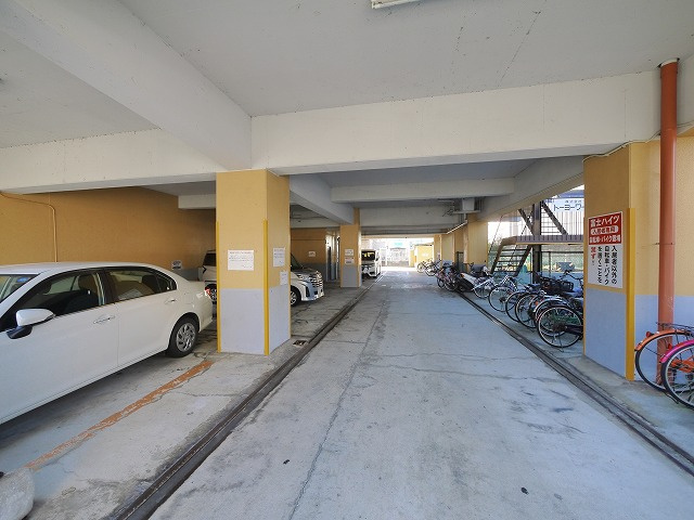 富士ハイツ筒井の駐車場