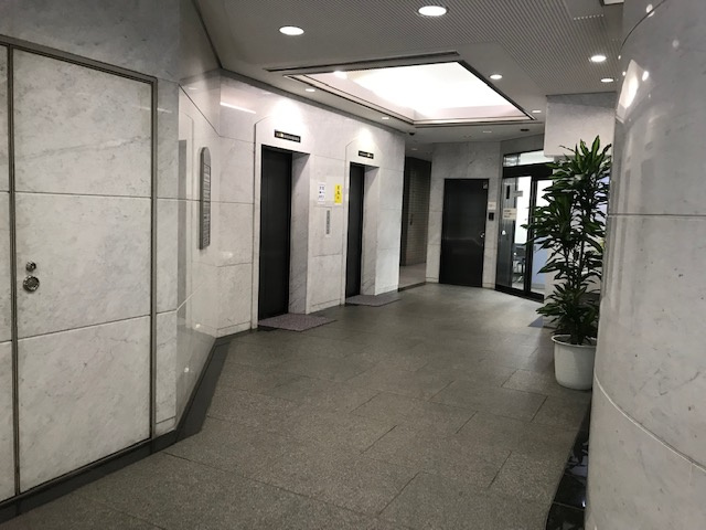 新横浜ＫＳビルのロビー