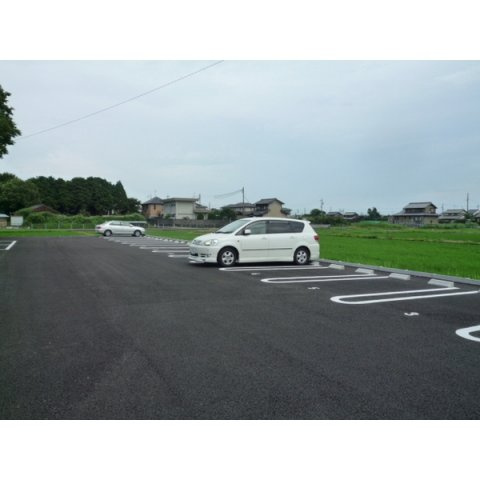 ヴァンコーポ大赤見の駐車場