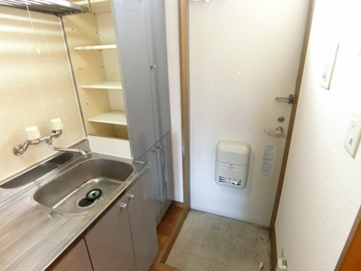 【玄関】 | サンヒルズ八乙女 | 背の高い下駄箱で靴も収納できます。