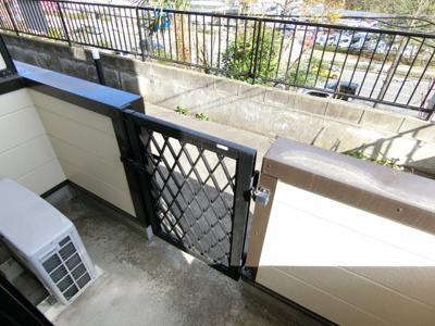 【バルコニー】 | サンヒルズ八乙女 | 晴れた日には洗濯物もたくさん干せます。