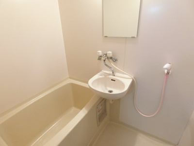 【浴室】 | サンヒルズ八乙女 | 給湯式のお風呂です。