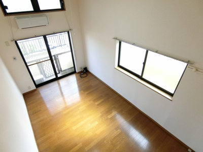 【その他】 | サンヒルズ八乙女 | 天井が高く開放感があるお部屋。