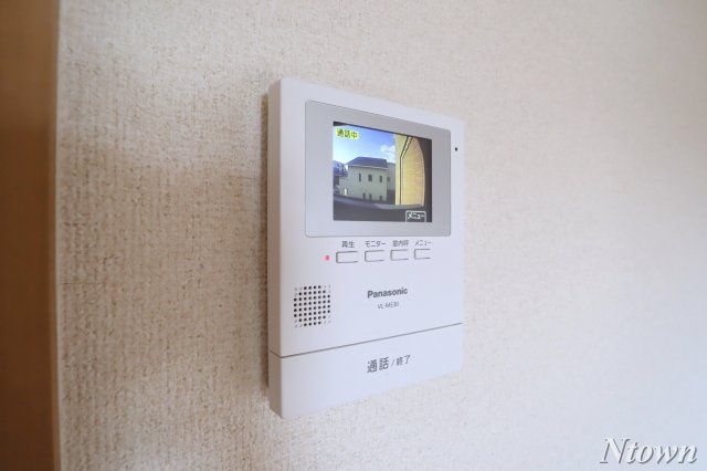 【セキュリティ】 | LIBERTY COURT | モニター付きインターホンです