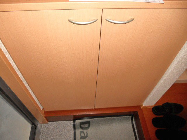 セジュール西岡本の玄関