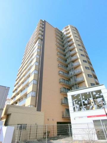 アルシオンエアポートタワーの外観|2005年3月築　SRC鉄筋鉄骨コンクリート造地上15階地下1階建て総戸数115戸の人気分譲賃貸マンション　京急空港線駅近徒歩1分1階コンビニミニストップの東京都大田区西糀谷3丁目