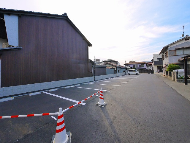ビッグフォレスト駐車場の外観
