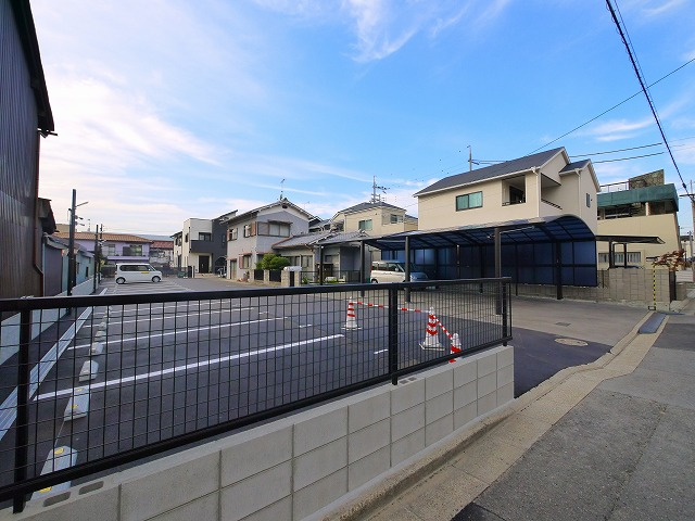 ビッグフォレスト駐車場の外観
