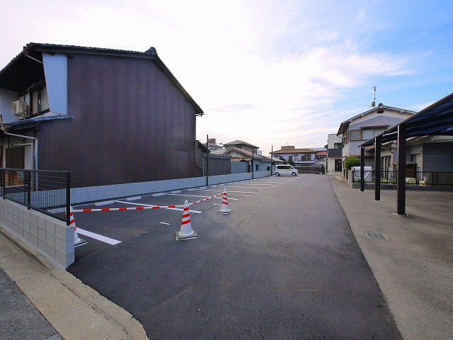 ビッグフォレスト駐車場の外観