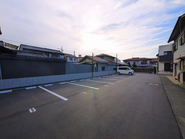 ビッグフォレスト駐車場の外観