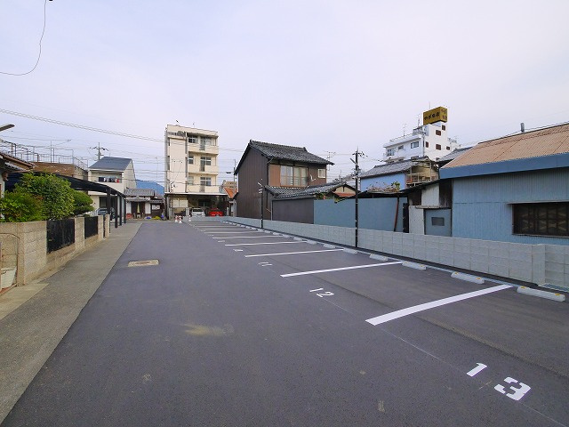 ビッグフォレスト駐車場の外観
