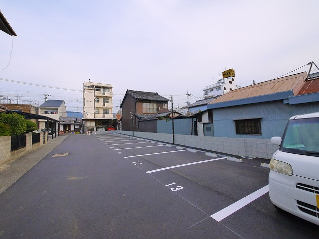 ビッグフォレスト駐車場の外観