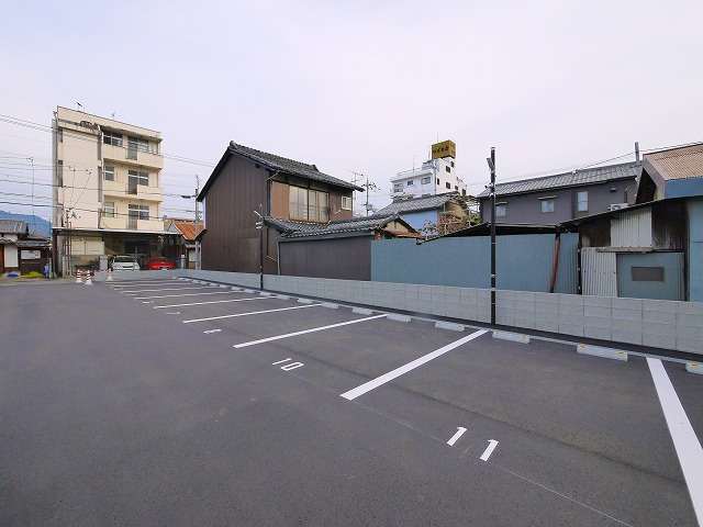 ビッグフォレスト駐車場の外観