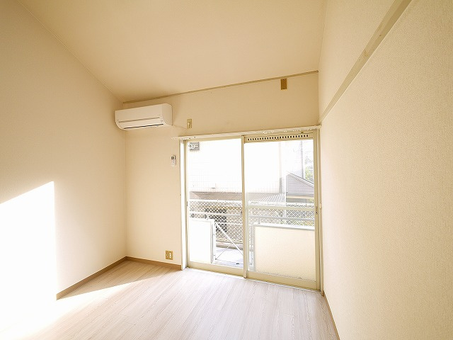 シティパレス西大寺Ｐ２の洋室