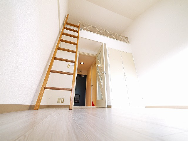 シティパレス西大寺Ｐ２の洋室