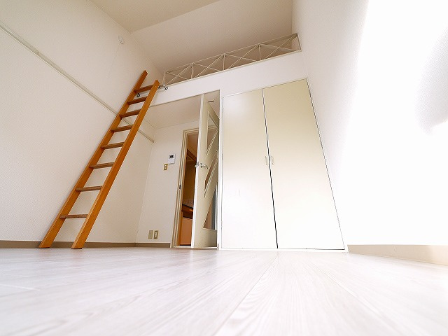 シティパレス西大寺Ｐ２の洋室