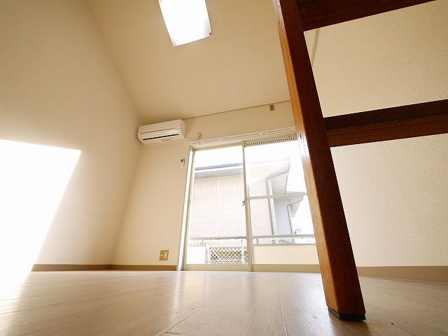 シティパレス西大寺Ｐ２の洋室