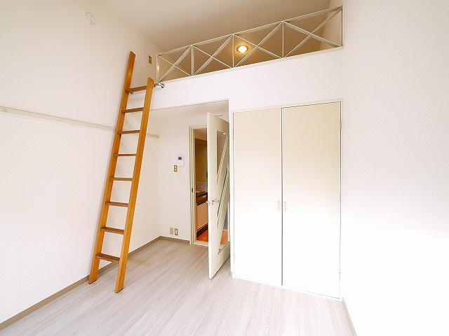 シティパレス西大寺Ｐ２の居間・リビング