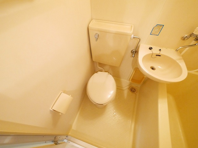 シティパレス西大寺Ｐ２のトイレ|ゆったりとした空間のトイレです