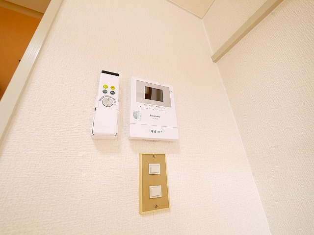 シティパレス西大寺Ｐ２のセキュリティ|モニター付きインターホンです