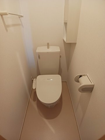 【トイレ】 | カラー | 清潔感のあるトイレです
