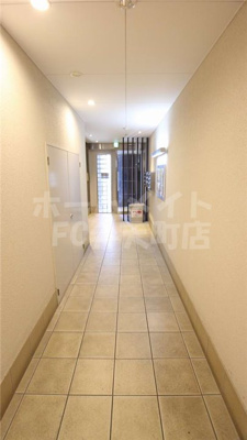 【ロビー】 | アリビオ港晴 | 廊下はこのようになっています