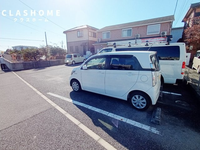 フローラル７１１の駐車場
