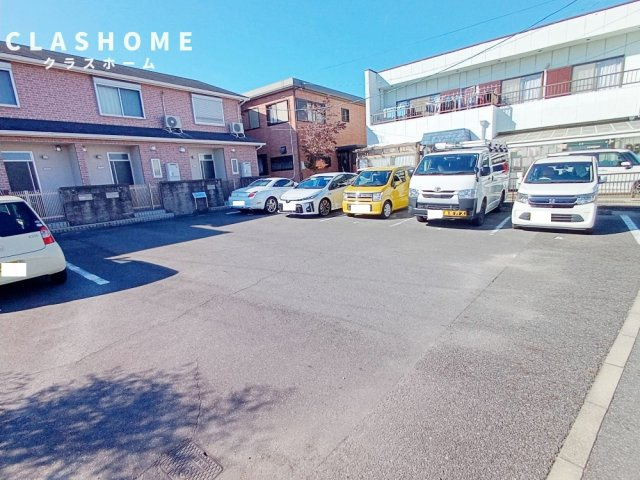 フローラル７１１の駐車場