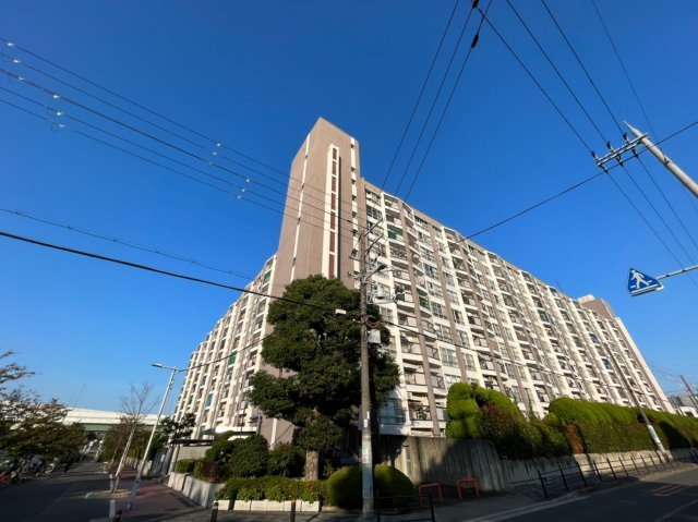 旭コーポの外観|◯南向きの3LDK♪
●大阪メトロ谷町線「関目高殿」駅徒歩10分
◯各居室にLDKから出入りできます♪