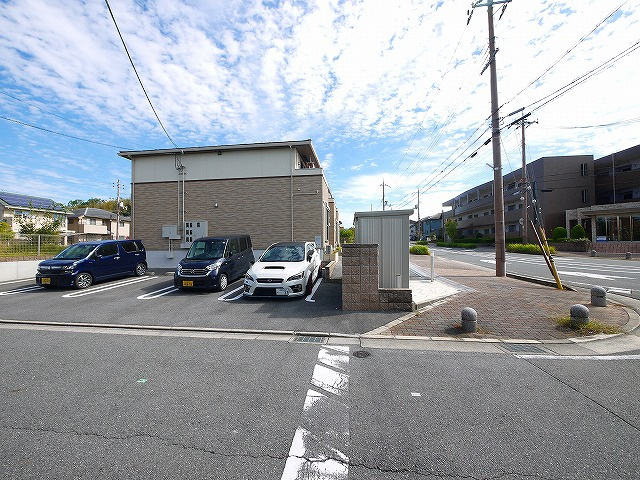 フォルシェの駐車場