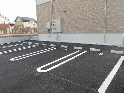 フォルシェの駐車場
