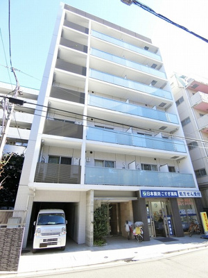 【外観】 | クロムフィット武蔵小杉Ⅱ | 東急東横線「武蔵小杉」駅まで平坦な道を徒歩7分！南武線「武蔵小杉」駅も徒歩4分！歩道に面した路面店です！