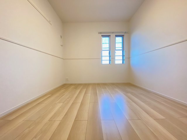 ゼフィランサスの洋室|同物件反転タイプ