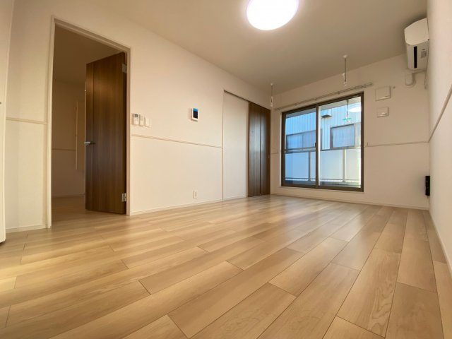 ゼフィランサスの居間・リビング|同物件反転タイプ