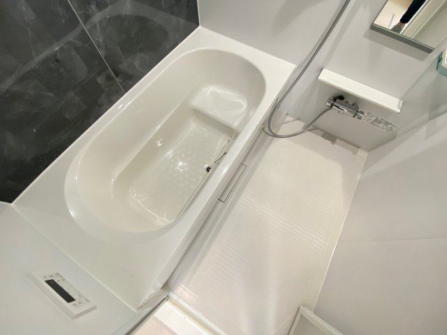 ゼフィランサスの浴室|同物件反転タイプ