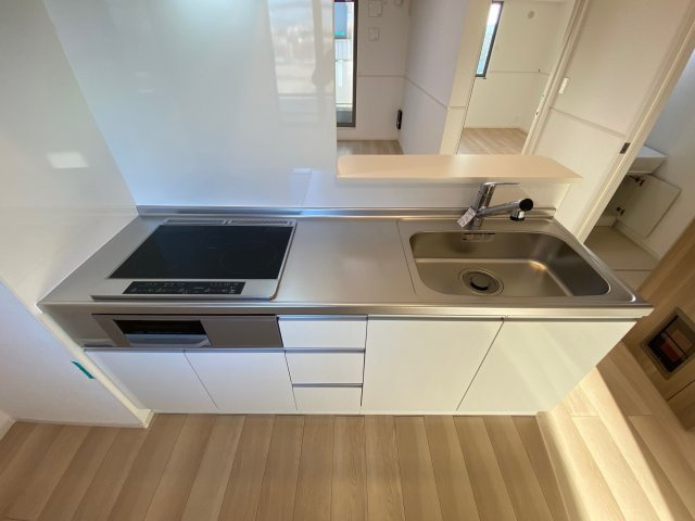 ゼフィランサスのキッチン|同物件反転タイプ