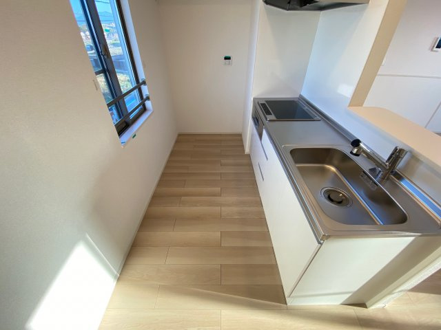 ゼフィランサスのキッチン|同物件反転タイプ